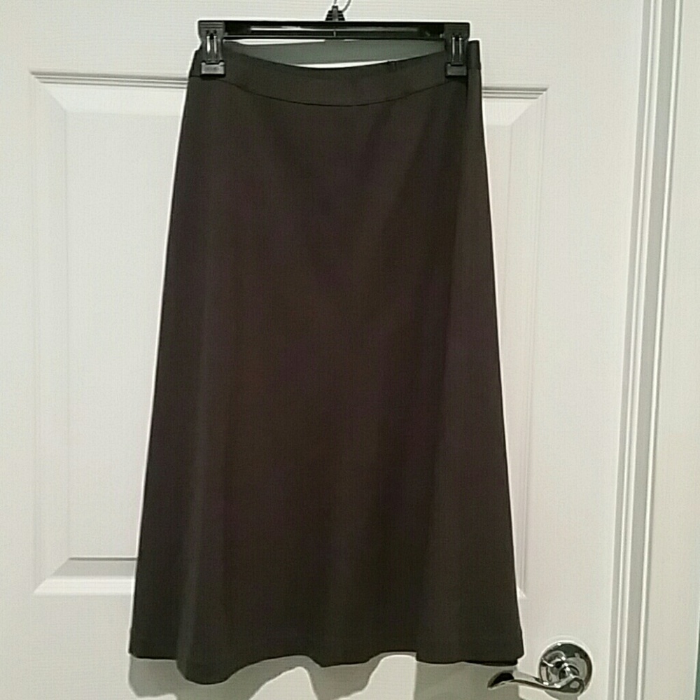 Super cute dark gray knee length skirt Size Large